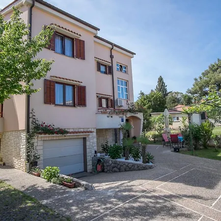 Apartmán For Families With Children Krk - 5396 Krk Town